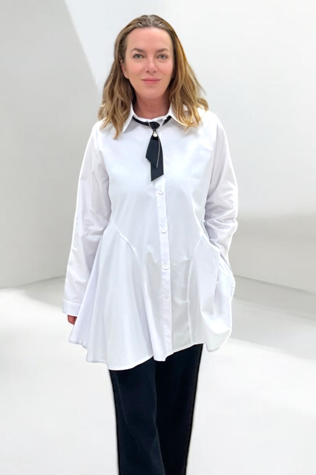 Bluse mit Kravatte 124