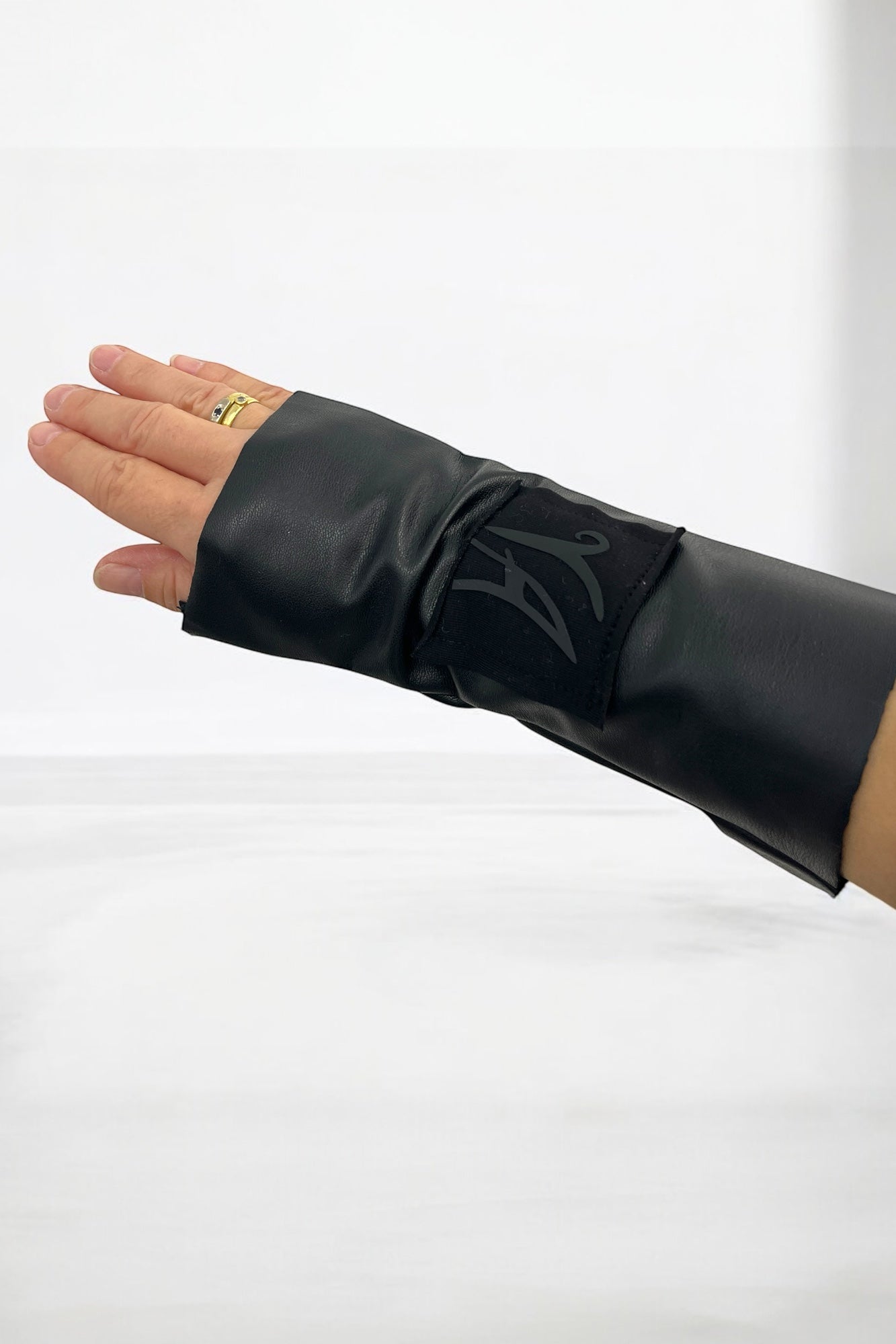 Pulswärmer aus Lederimitat