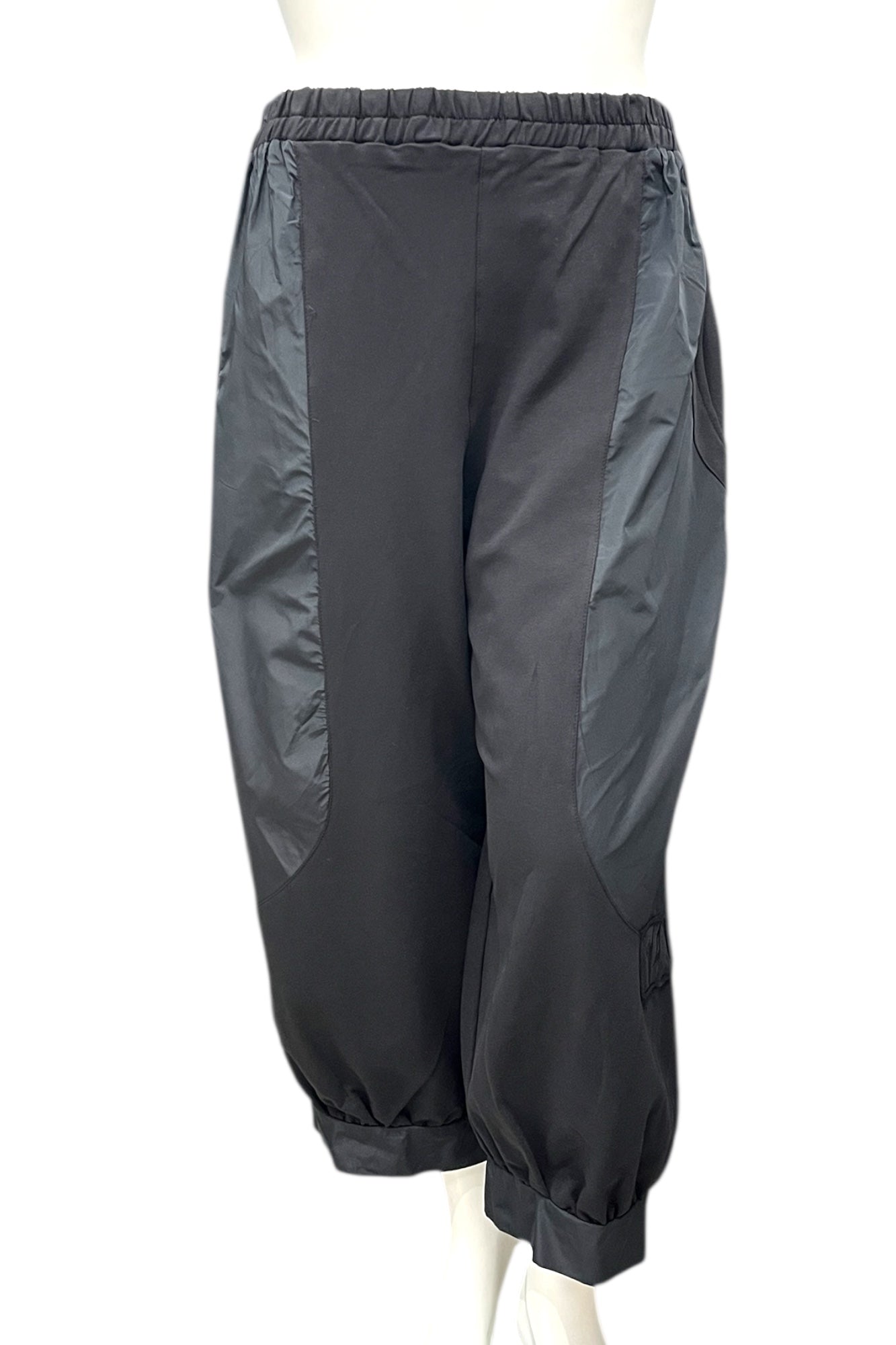 Ballonhose mit Memory-Stoff