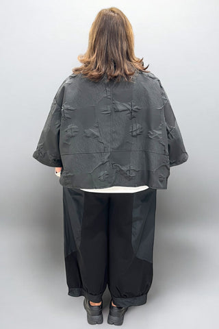 Kurze Jacke im Jaquard-Crash