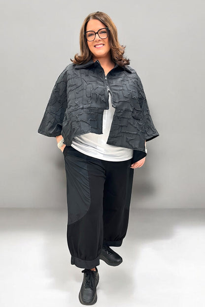 Kurze Jacke im Jaquard-Crash