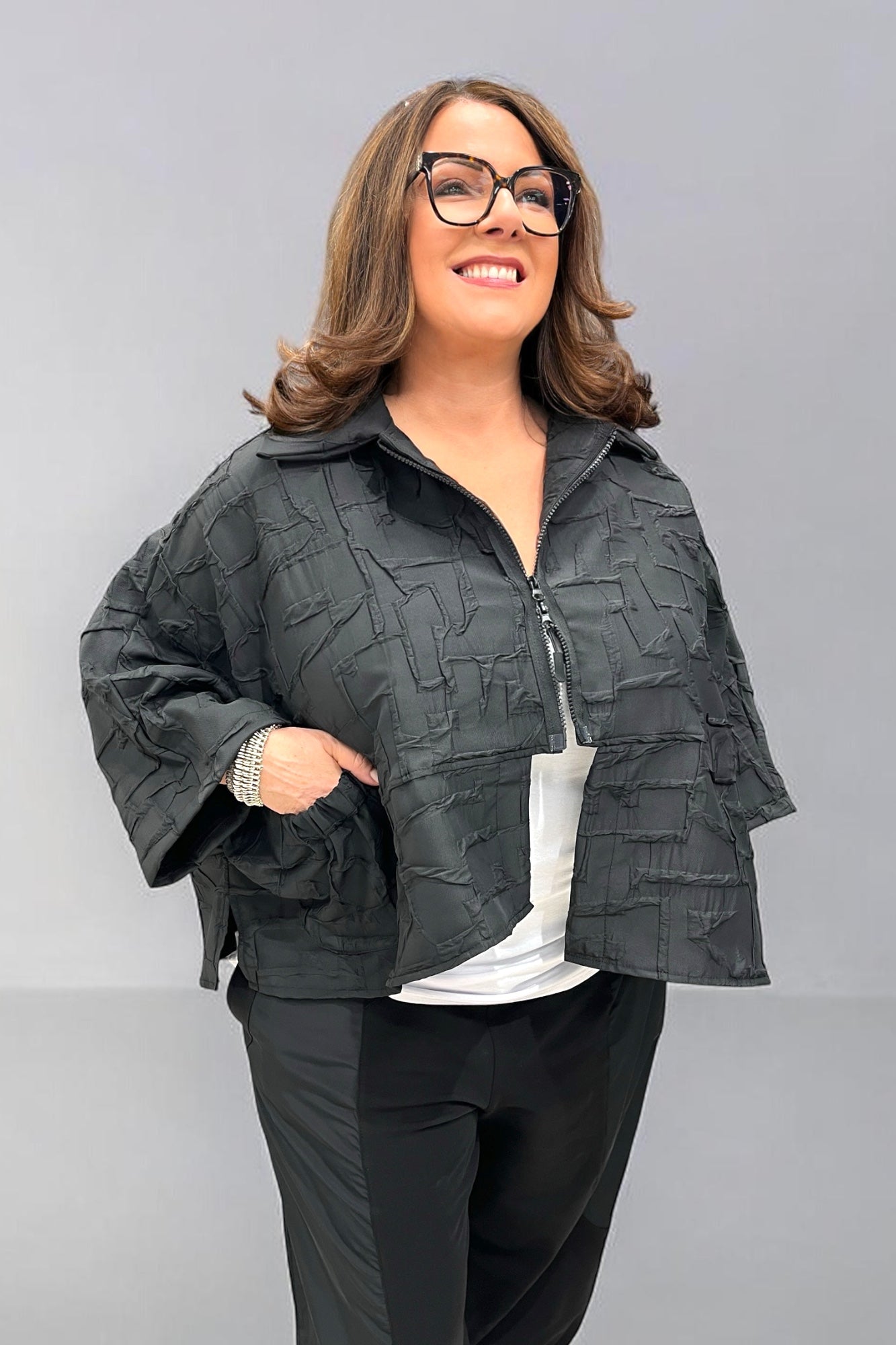 Kurze Jacke im Jaquard-Crash