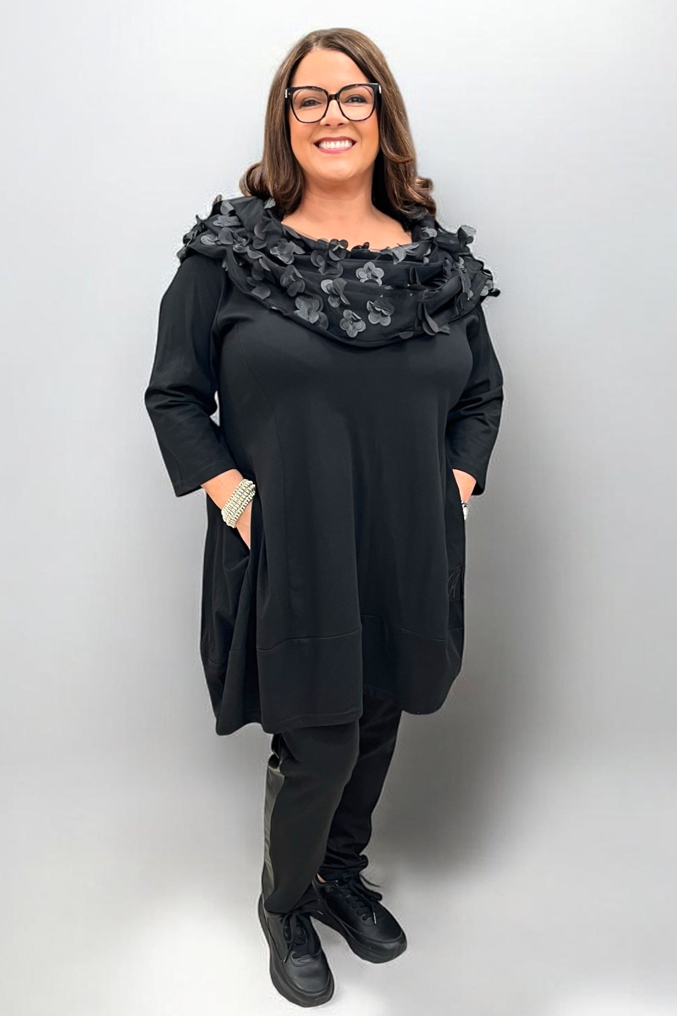 Tunika mit Blütenkragen