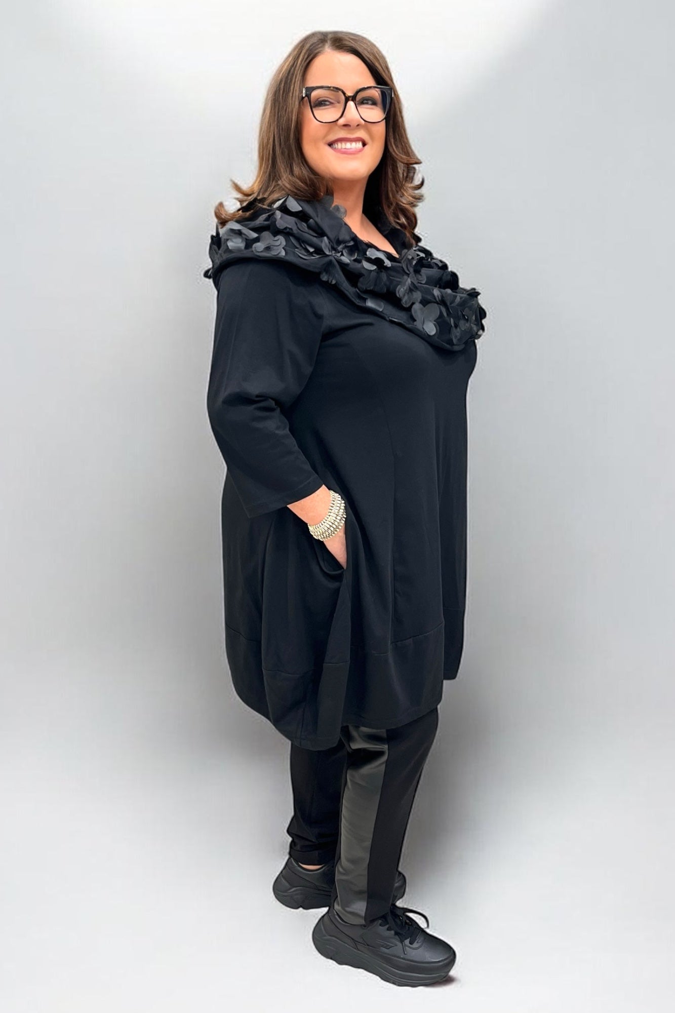 Tunika mit Blütenkragen