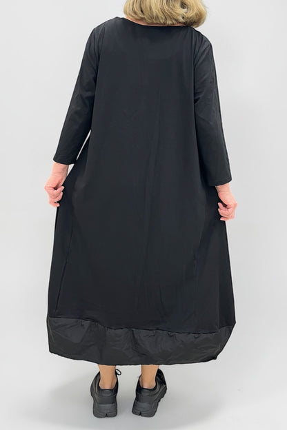 Dress in a fabric mix