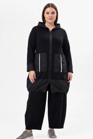 Vincenzo Allocca Plus Size Jacke aus Baumwolle mit Memory-Patches, Kapuze mit Logo-Band, Ballonform und Silberband – Damenmode in großen Größen