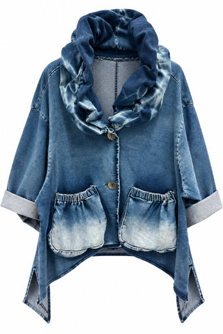 Blaue Oversize-Jeansjacke von Vincenzo Allocca in blau mit voluminösem Kragen, aufgesetzten Taschen und asymmetrischem Saum