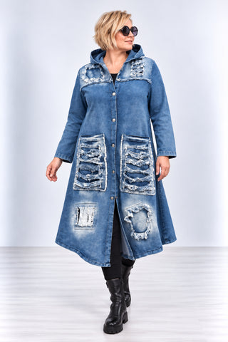 Blauer Jeansmantel von Vincenzo Allocca mit Kapuze, ausgefransten Applikationen, großen aufgesetzten Taschen und asymmetrischem Saum