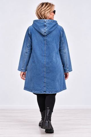 Blauer Jeansmantel von Vincenzo Allocca mit Kapuze, ausgefransten Applikationen, großen aufgesetzten Taschen und asymmetrischem Saum, Rückenteil