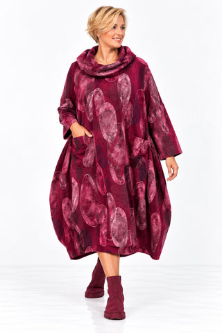 Feincordkleid in bordeaux von New Collection in lässiger Ballonform mit großflächigem Kreismuster, weitem Kragen und seitlichen Taschen