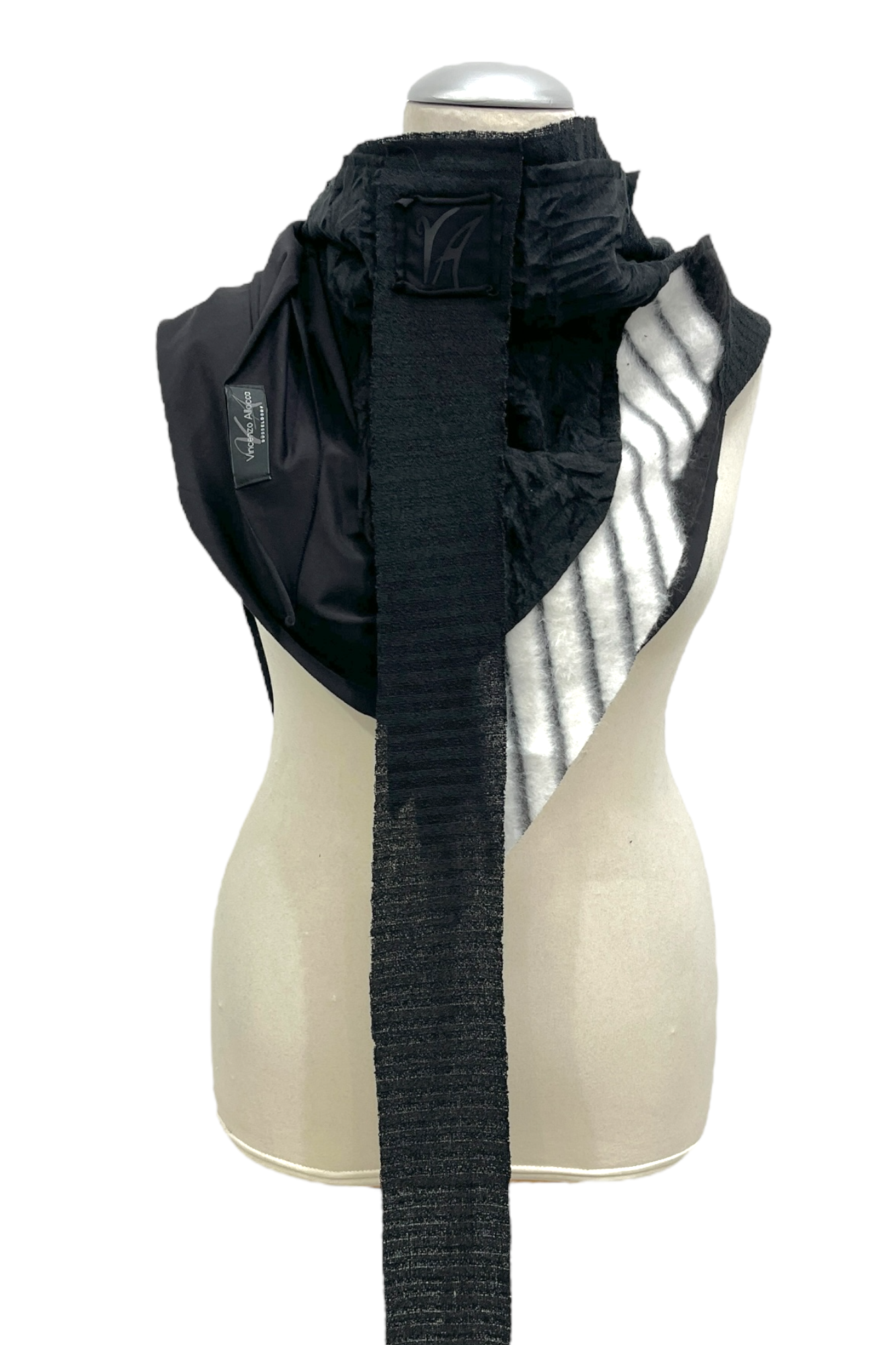Triangular scarf with faux fur