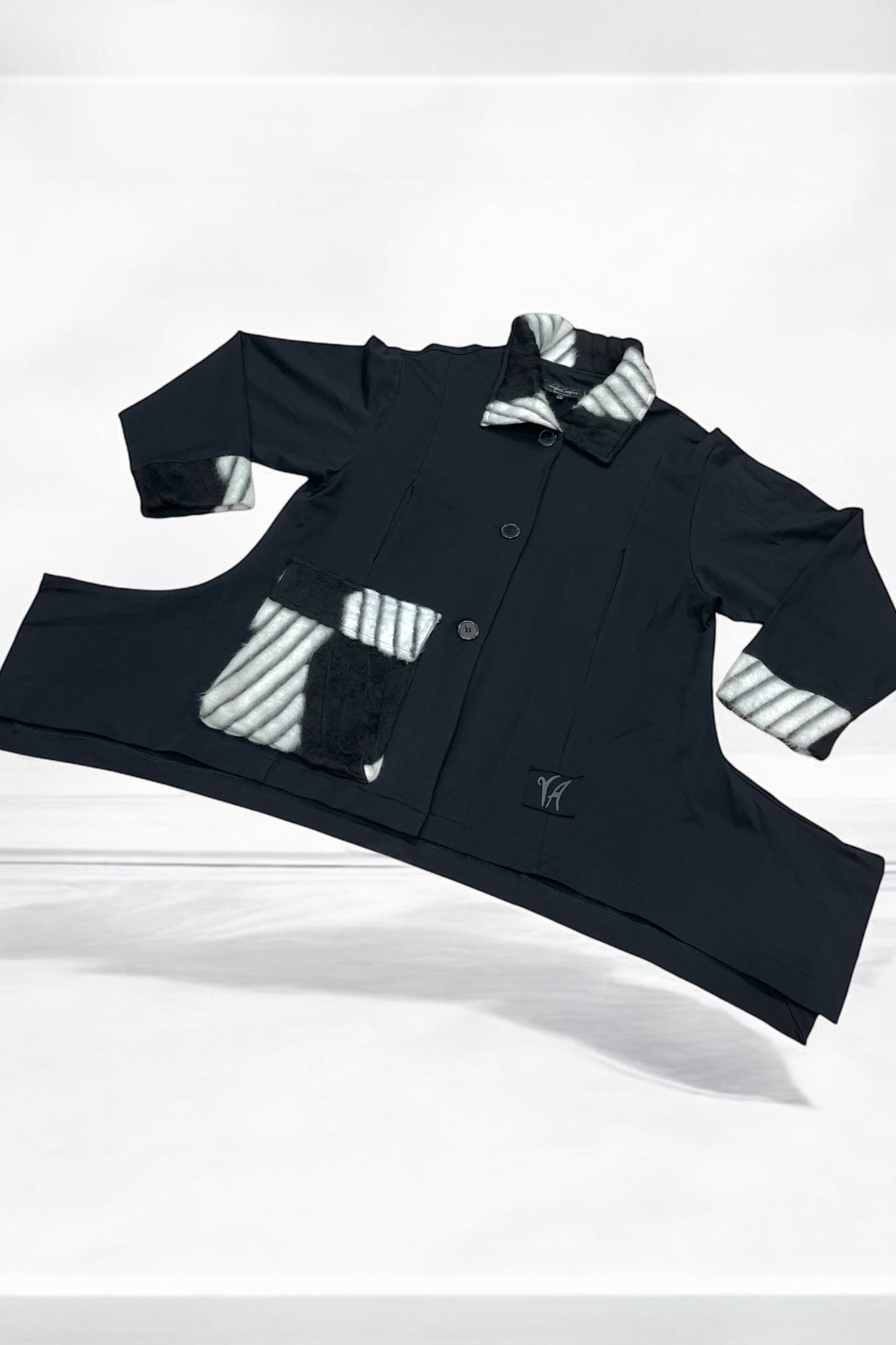 Jacke mit Patches im Wollimitat