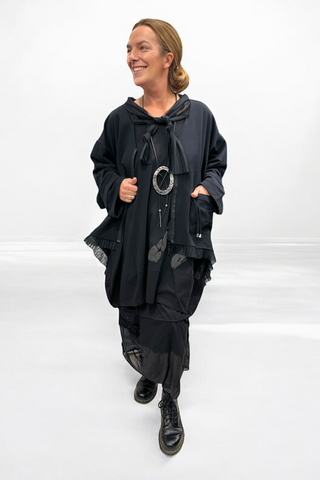Jacke mit Patches und Tüll