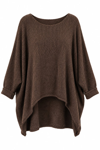 Dunkelbrauner Oversize Strickpullover mit Rundhalsausschnitt, weiten Ärmeln und asymmetrischem Saum in weicher Strickstruktur