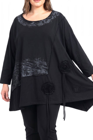 Oversize Shirt Stella von Vincenzo Allocca mit schwarzer Lack-Handbemalung und Rosetten-Applikationen im Vorderteil

