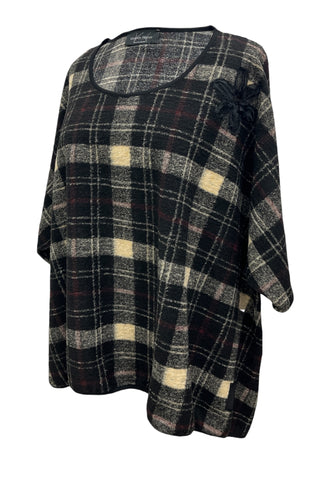 Kurzer kastiger Wollmix-Pullover mit Rosenapplikation am Ausschnitt und 3/4-Ärmeln – Plus Size Damenmode von Vincenzo Allocca
