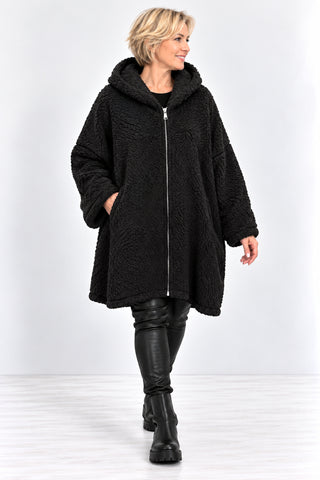 Teddy Jacke von Lacasa in schwarz mit Kapuze und Reißverschluss in lässiger Oversize-Passform 